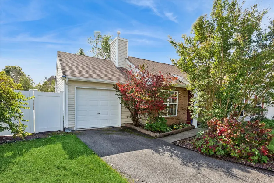 18 Segal Avenue, Riverhead, NY 11901 - #2