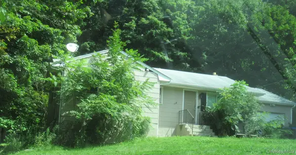 7 Merriewold Lane S, Monroe, NY 10950