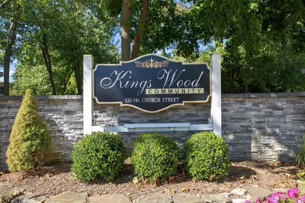 142 Church Street #3D, Kings Park, NY 11754