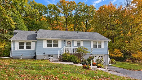 30 Elmwood Drive, Woodbury, NY 10930