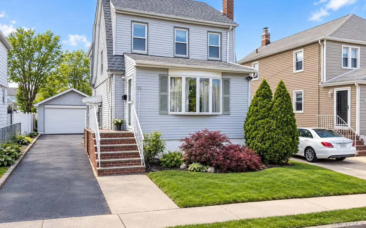 158 Cochran Place, Valley Stream, NY 11581 - #1