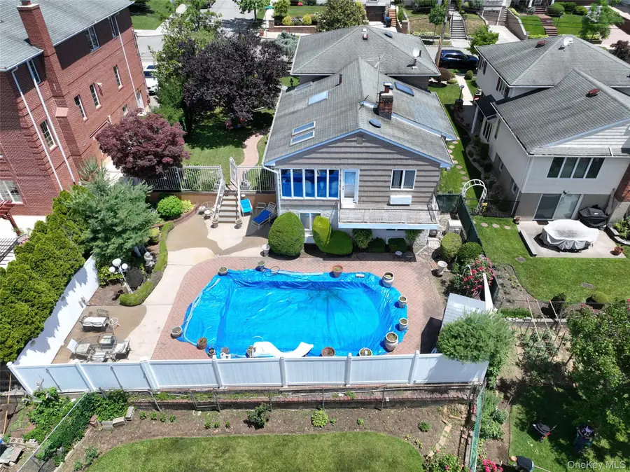 52-04 Redfield Street, Douglaston, NY 11362 - #3