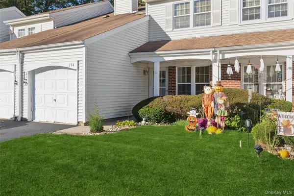 194 Haddon Hollow Court, Middle Island, NY 11953