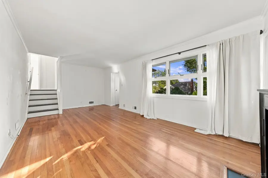 21 Revere Road, Port Washington, NY 11050 - #3