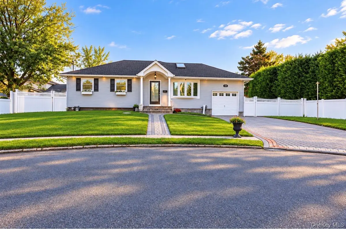 108 Forsythia Lane, North Babylon, NY 11703 - #1