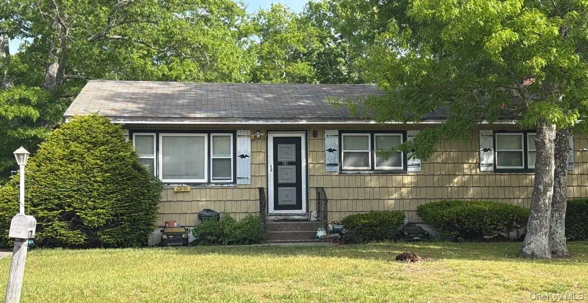 24 Hinda Boulevard, Riverhead, NY 11901 - #1
