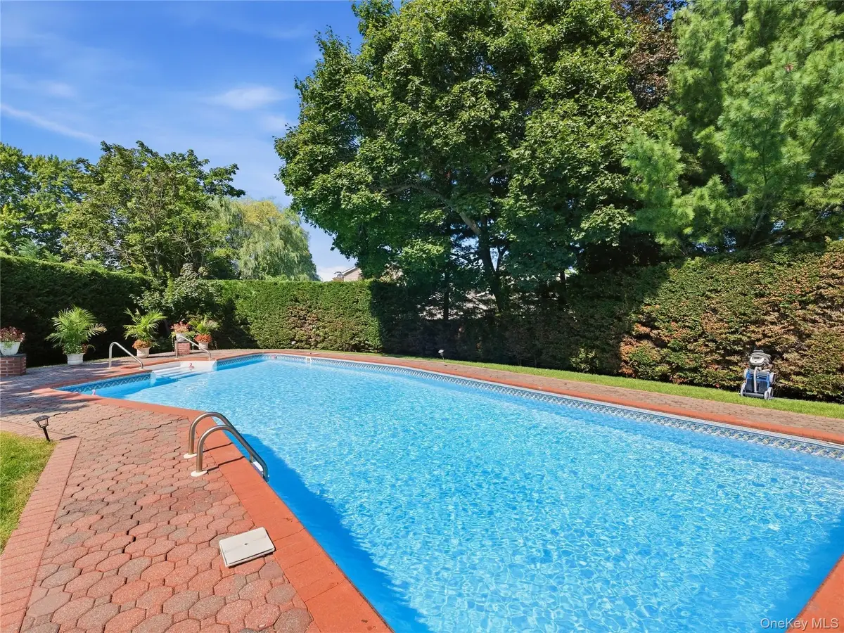 5 Major Court, Rockville Centre, NY 11570 - #1