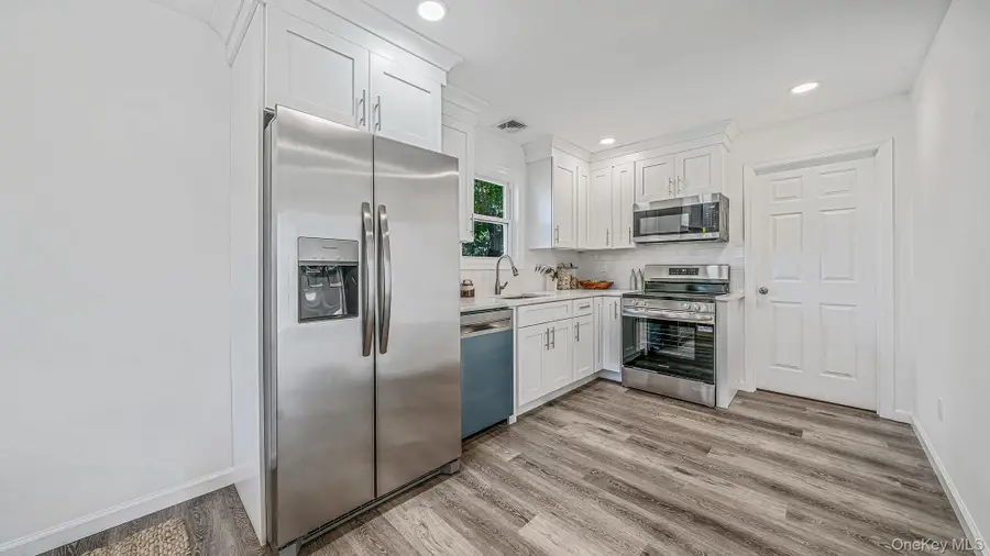340 N Indiana Avenue, Lindenhurst, NY 11757 - #3