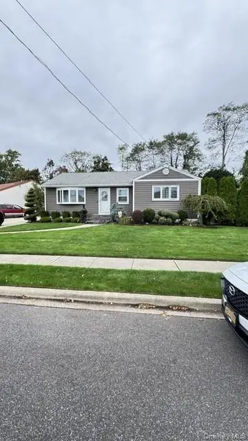 21 Clifford Drive, Farmingdale, NY 11735
