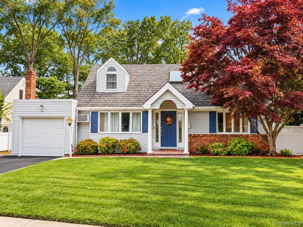 10 University Place, Glen Head, NY 11545 - #1