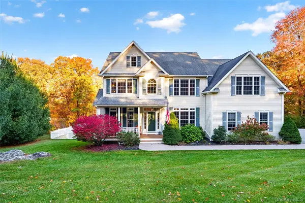 18 Chestnut Lane, Pawling, NY 12564