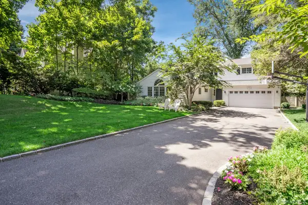 18 Hampton Road, Port Washington, NY 11050