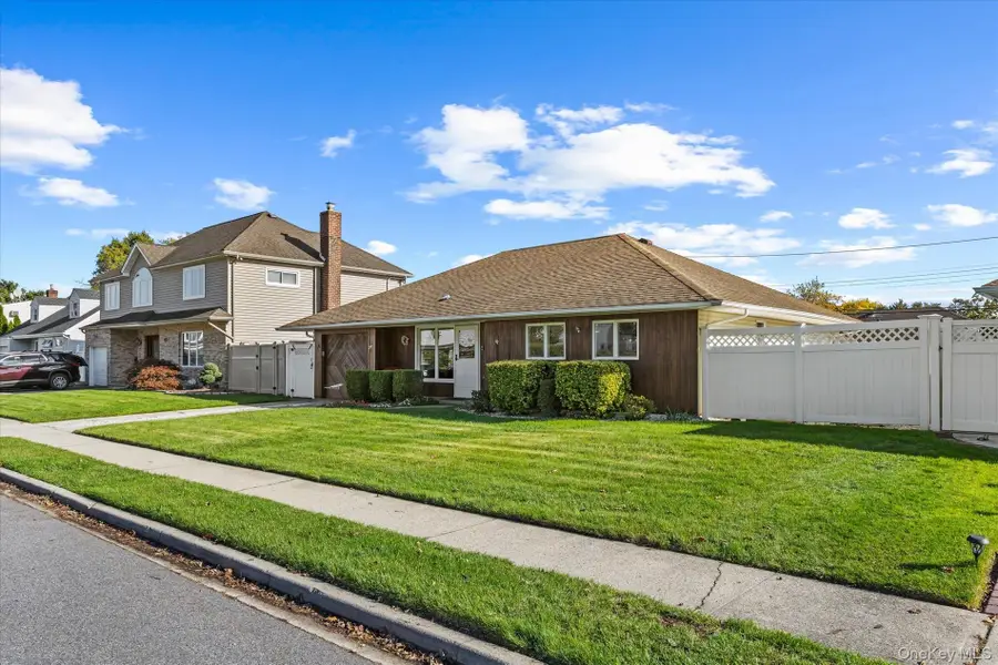 18 Washington Street, Hicksville, NY 11801 - #2