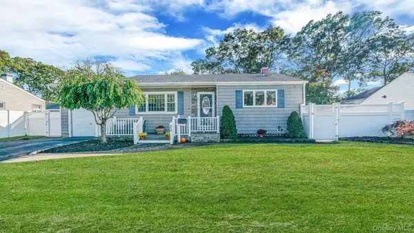 20 44th Street, Islip, NY 11751