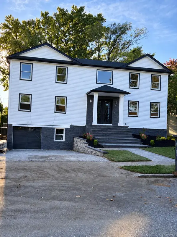 11 Delaware Avenue, Jericho, NY 11753