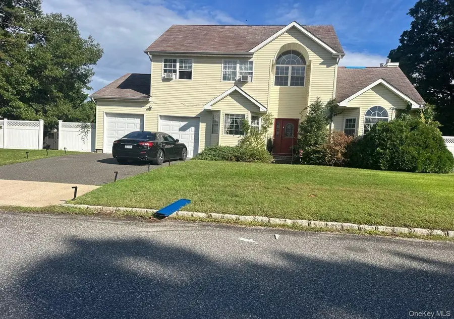 3 Waverly Place, Coram, NY 11727 - #2