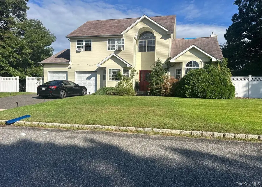 3 Waverly Place, Coram, NY 11727 - #3