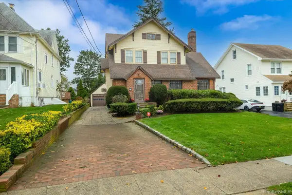 382 Scranton Avenue, Lynbrook, NY 11563