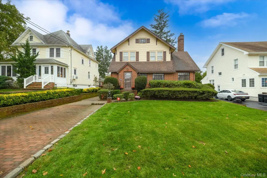 382 Scranton Avenue, Lynbrook, NY 11563 - #2
