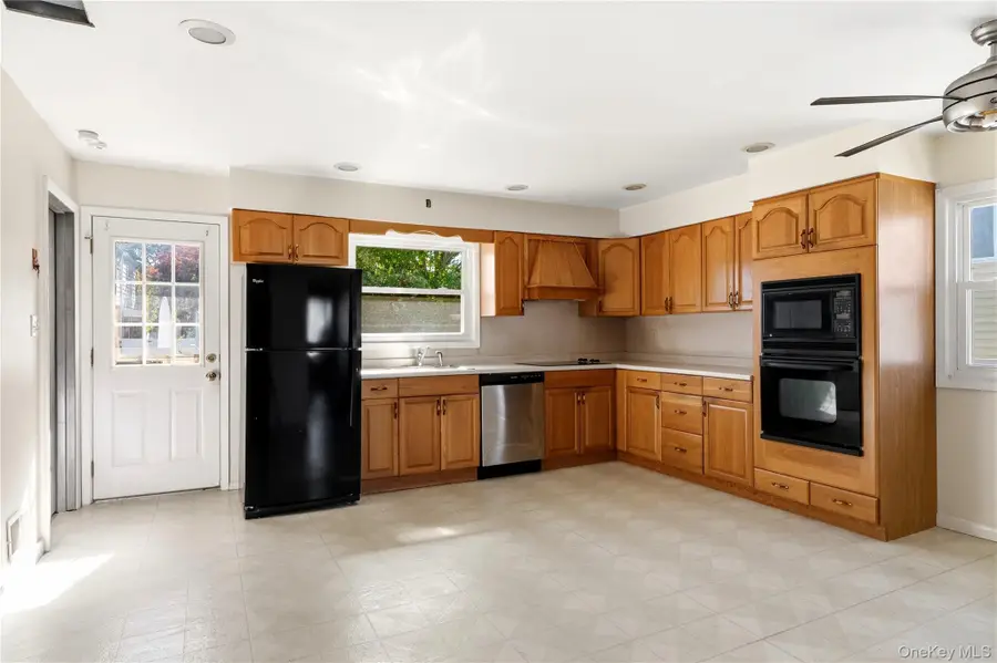 231 E Clearwater Road, Lindenhurst, NY 11757 - #2