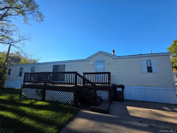 37 Hubbard Avenue #12, Riverhead, NY 11901