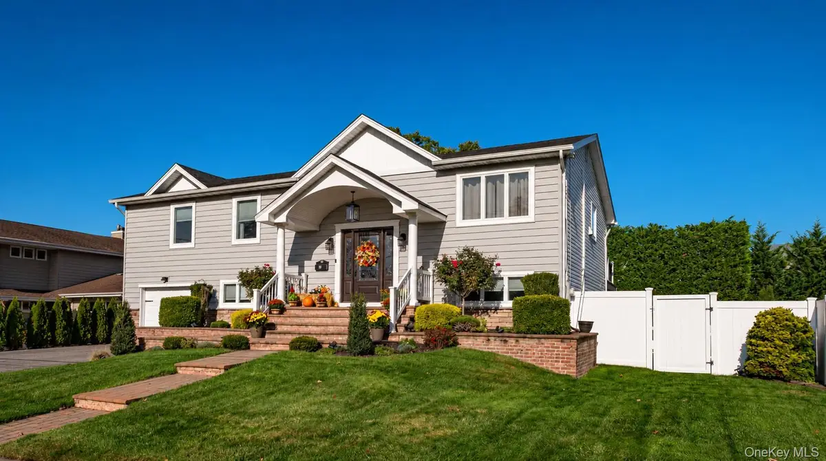 53 Cutter Place, West Babylon, NY 11704 - #1