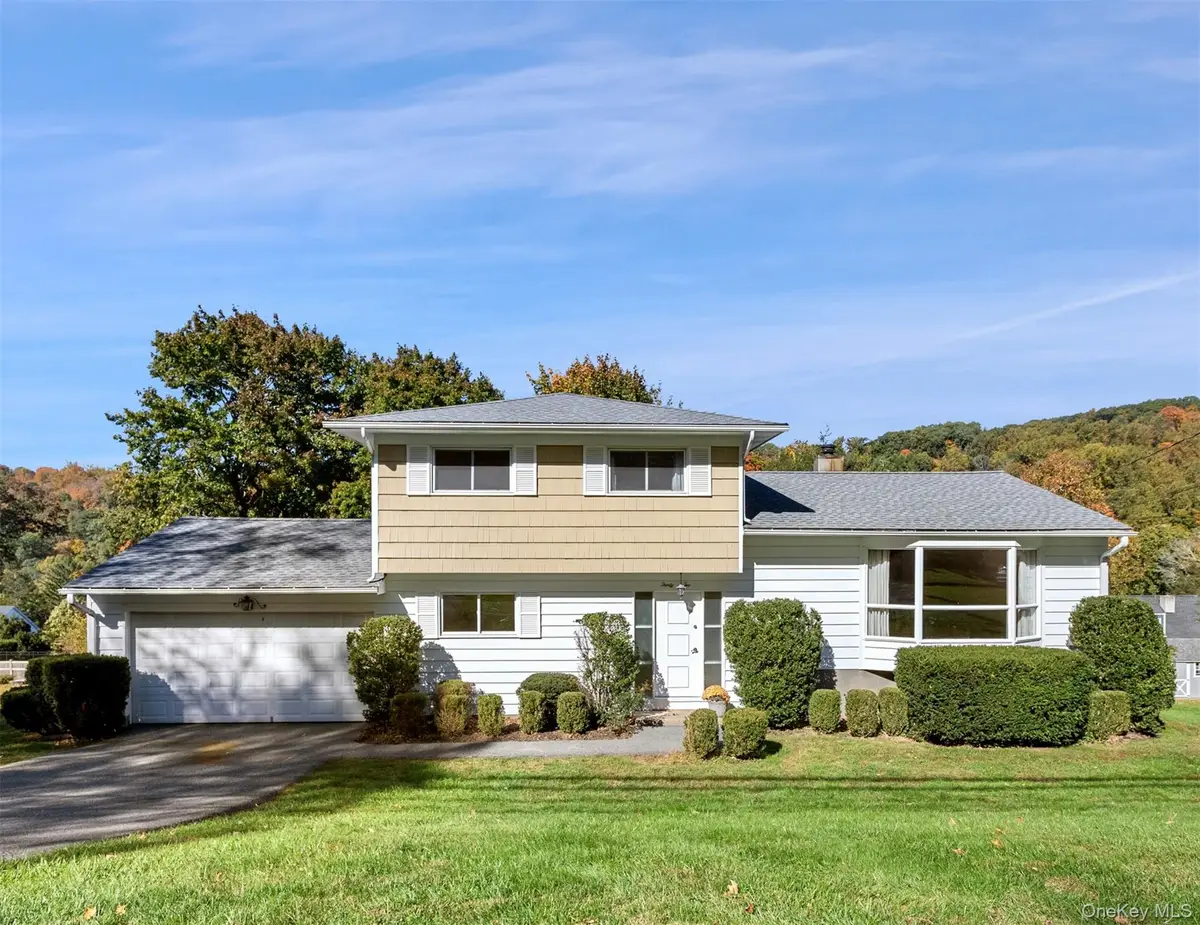 32 Hillview Drive, Pleasantville, NY 10570 - #1