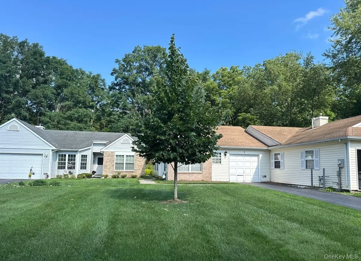 6 Chipmunk Trail, Coram, NY 11727 - #1