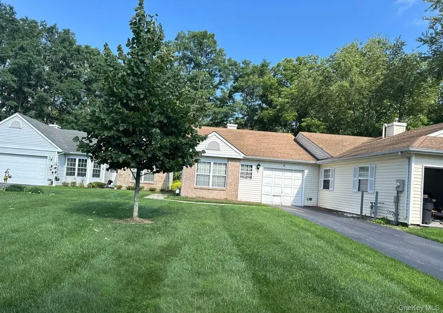 6 Chipmunk Trail, Coram, NY 11727 - #2