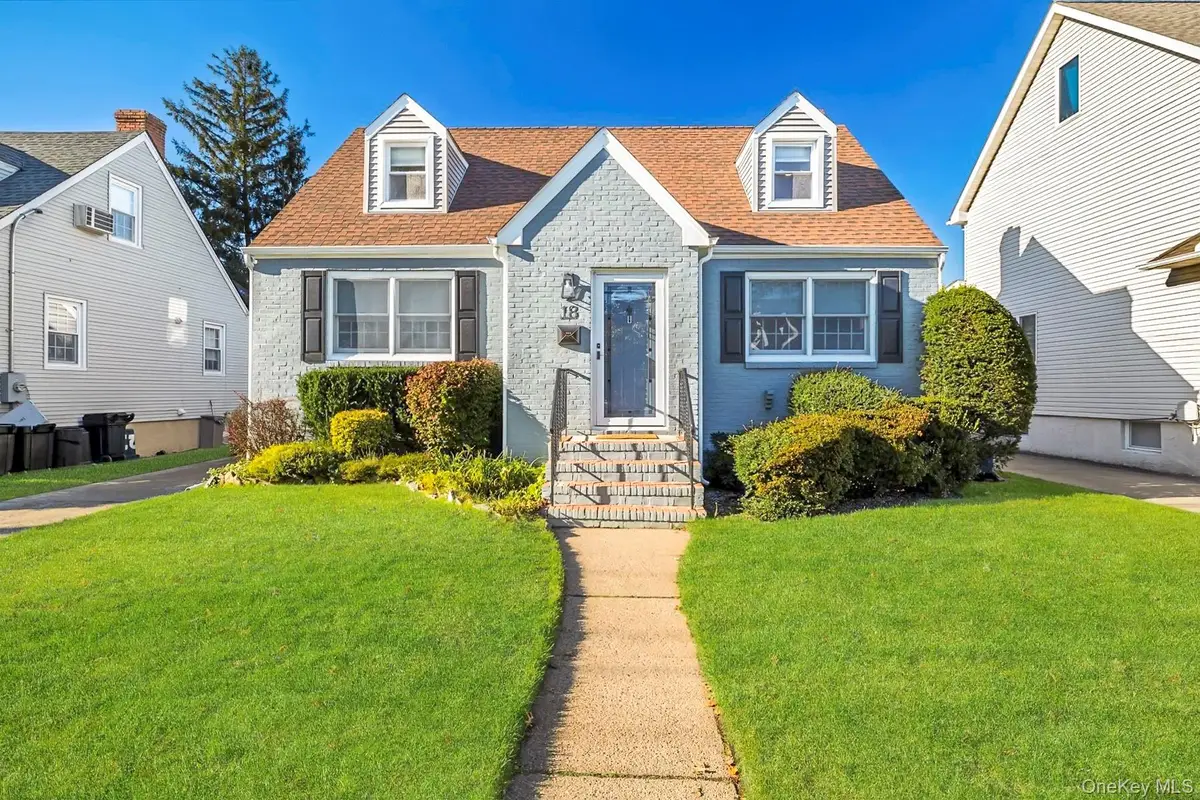 18 Dorothy Place, Lynbrook, NY 11563 - #1