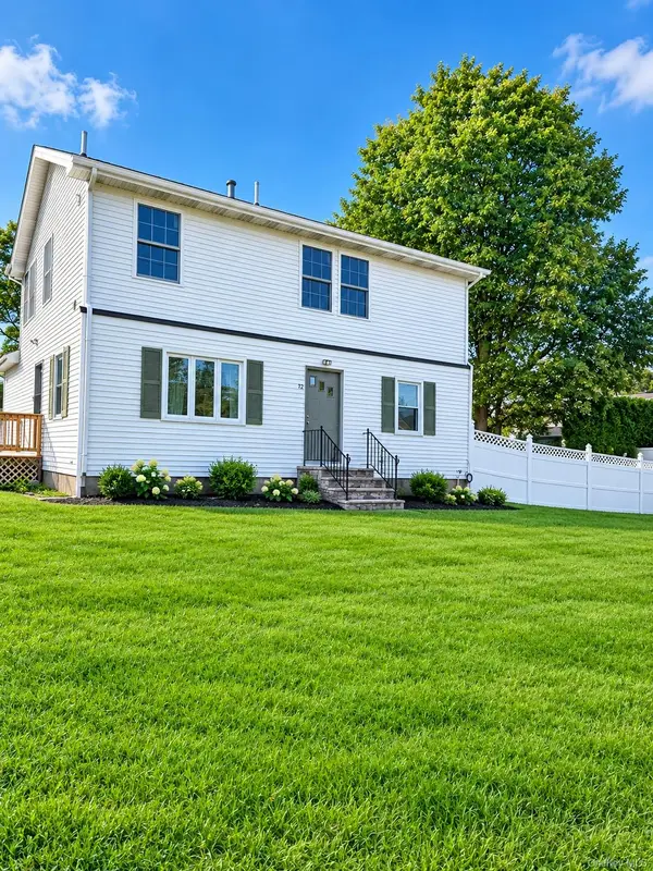 72 Peckham Avenue, Islip, NY 11751