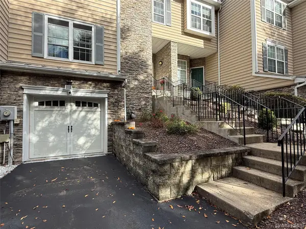 797 Huntington Drive, Fishkill, NY 12524