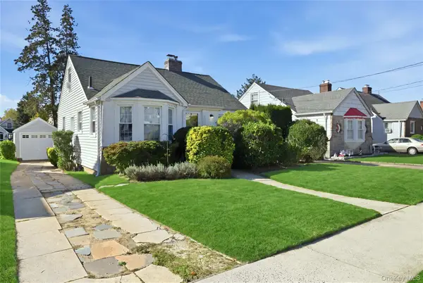41 Doncaster Road, Malverne, NY 11565