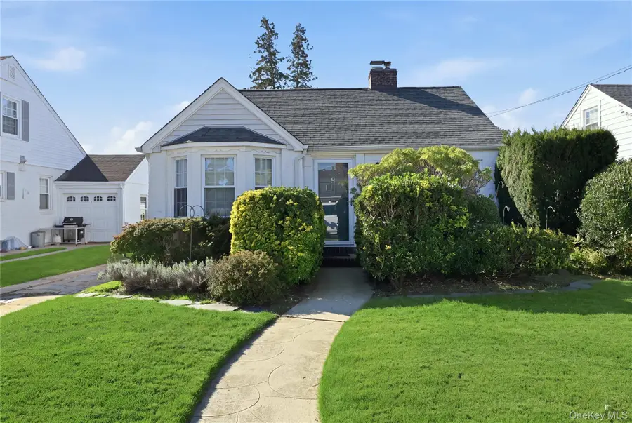 41 Doncaster Road, Malverne, NY 11565 - #2