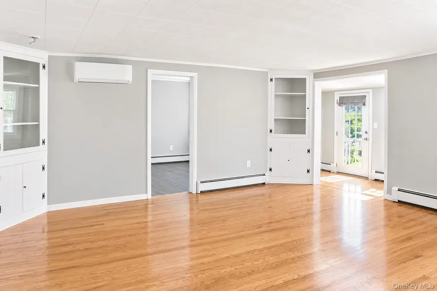 83 Hiddink Street, Sayville, NY 11782 - #3
