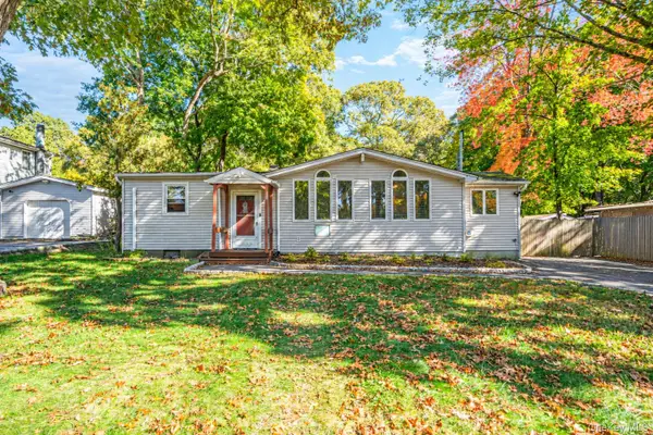 15 S Bicycle Path, Selden, NY 11784
