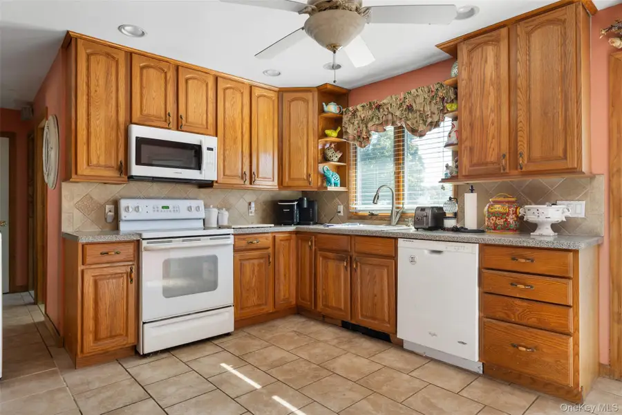 141 Horn Lane, Levittown, NY 11756 - #3