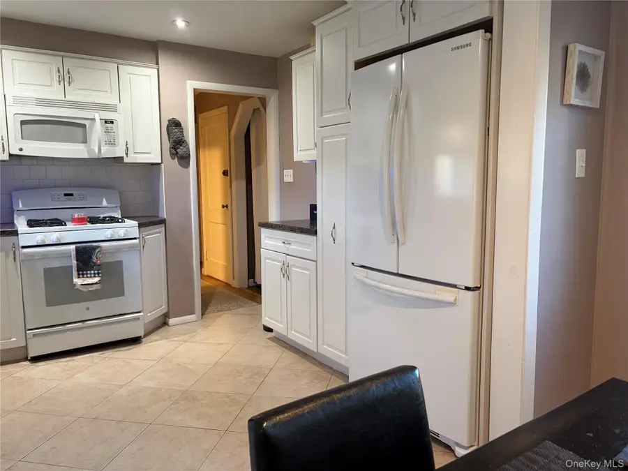 187 N Fulton Avenue, Lindenhurst, NY 11757 - #3
