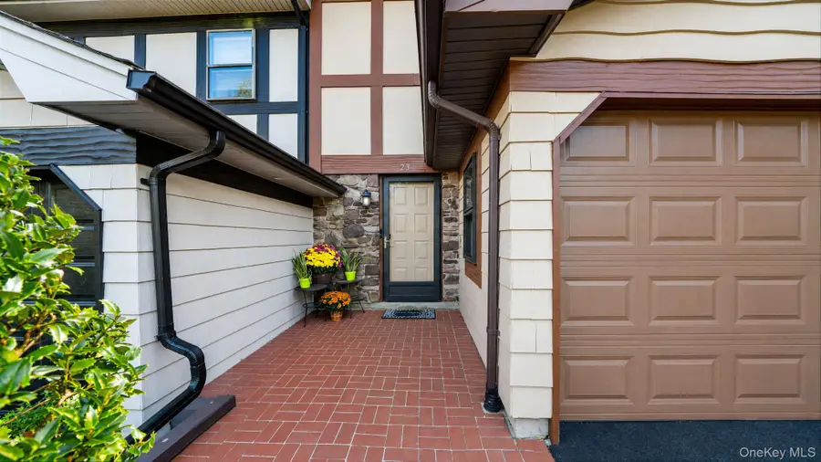 23 Pond Path, Woodbury, NY 11797 - #3