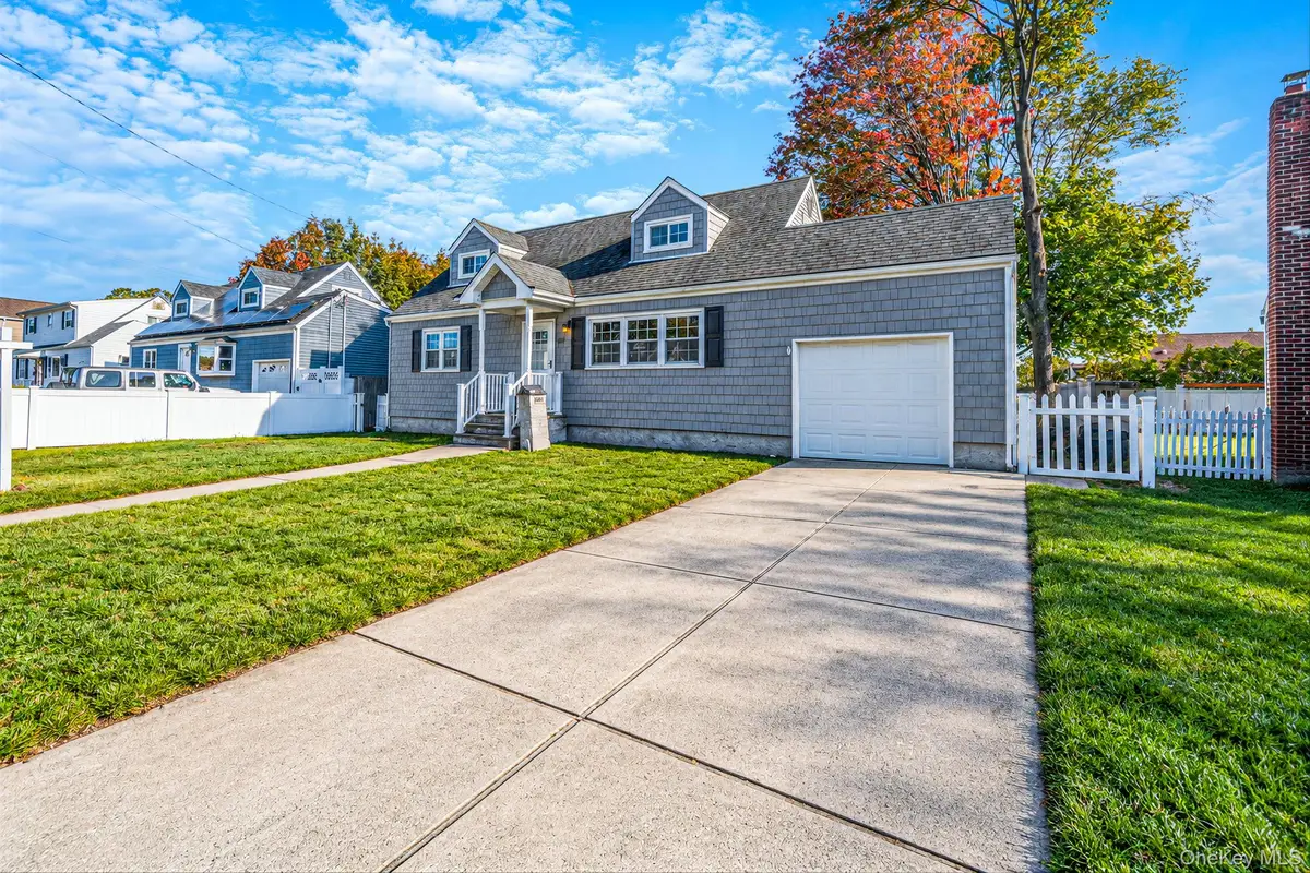 1025 N Greene Avenue, Lindenhurst, NY 11757 - #1