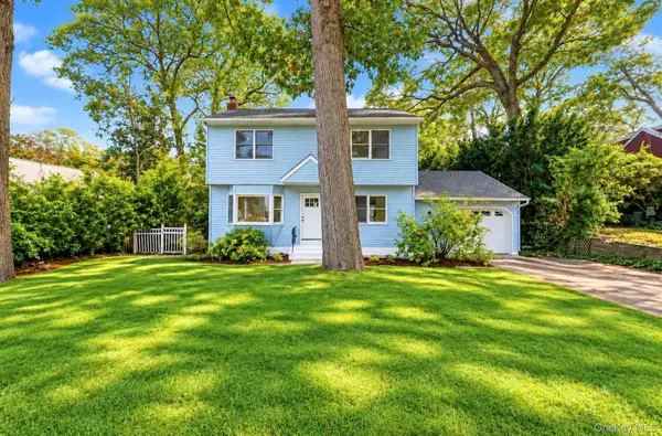 16 Kellum Avenue, Huntington Station, NY 11746