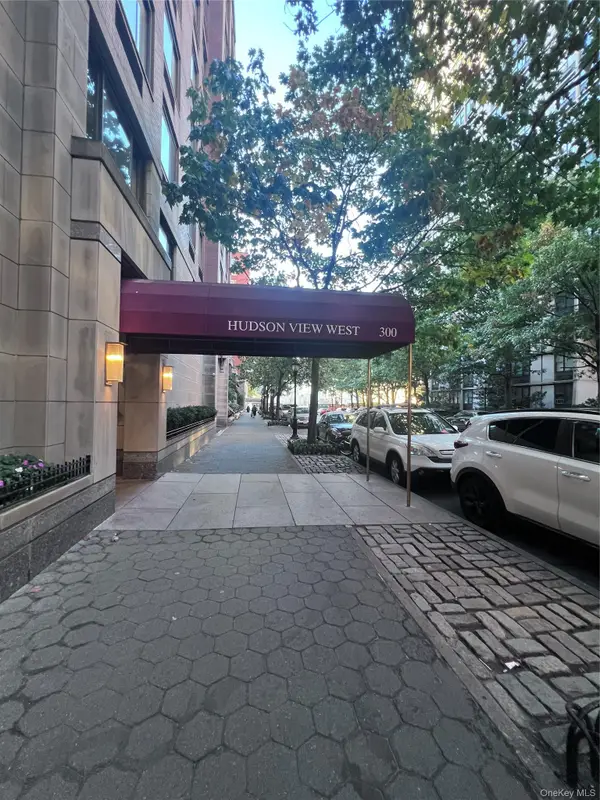 300 Albany Street #4L, New York (Manhattan), NY 10280