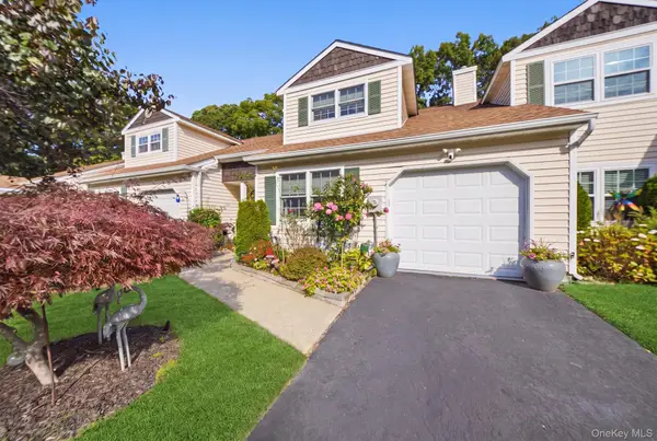 527 Race Place, Oakdale, NY 11769