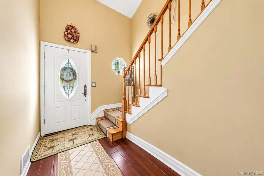 527 Race Place, Oakdale, NY 11769 - #2