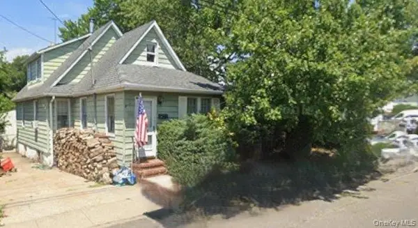 1366 Easr Street, Elmont, NY 11003