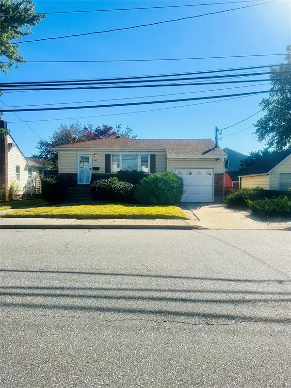 2449 S Seamans Neck Road, Seaford, NY 11783