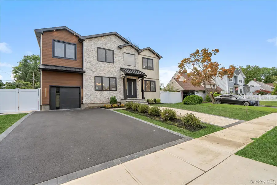 30 Hedge Lane, Westbury, NY 11590 - #3