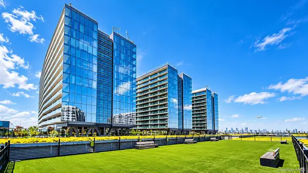 131-01 40th Road #18C, Flushing, NY 11354