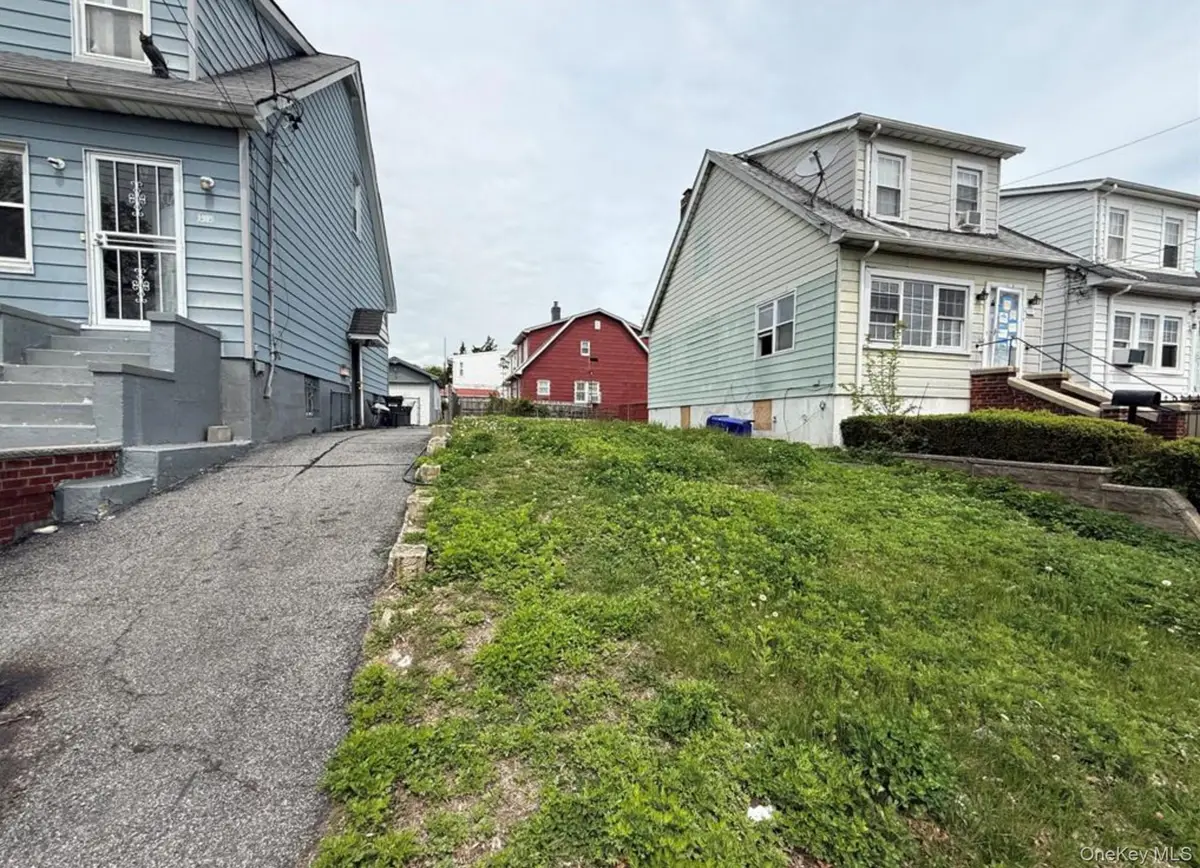 1517 Adee Avenue, Bronx, NY 10469 - #1