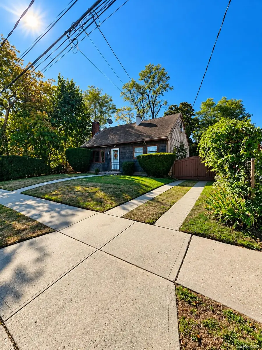39 Lessing Place, Freeport, NY 11520 - #2